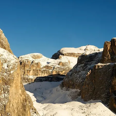 Pordoi Passo Pordoi Vegetarian 酒店 *